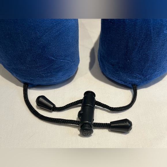 Cabeau Evolution Plus Memory Foam Travel Neck Pillow - Picture 2 of 9